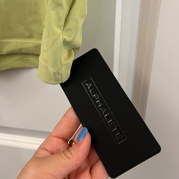 Alphalete NWT Light Green Women's Signature Mesh Logo Crop Top Size Small - Picture 3 of 5